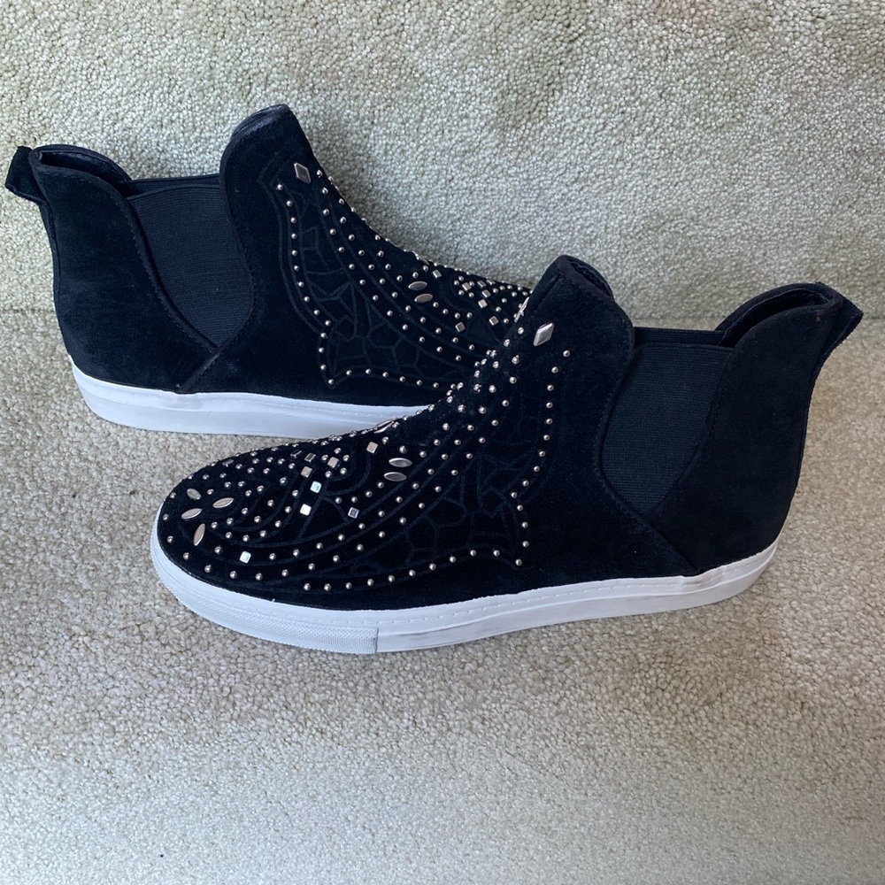 NWOT Zara leather studded slip ons